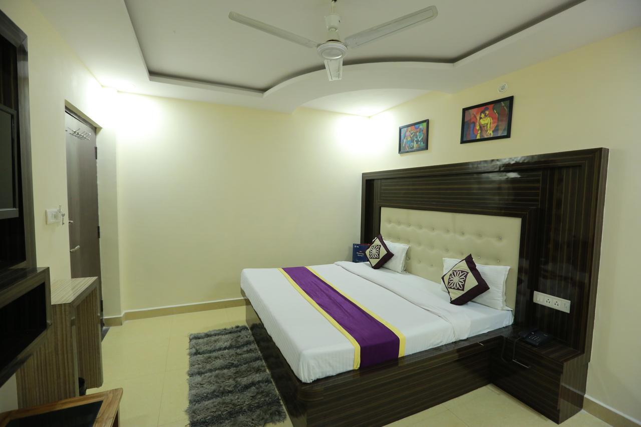 Oyo 8883 Hotel Comfort Zone Lucknow Bagian luar foto